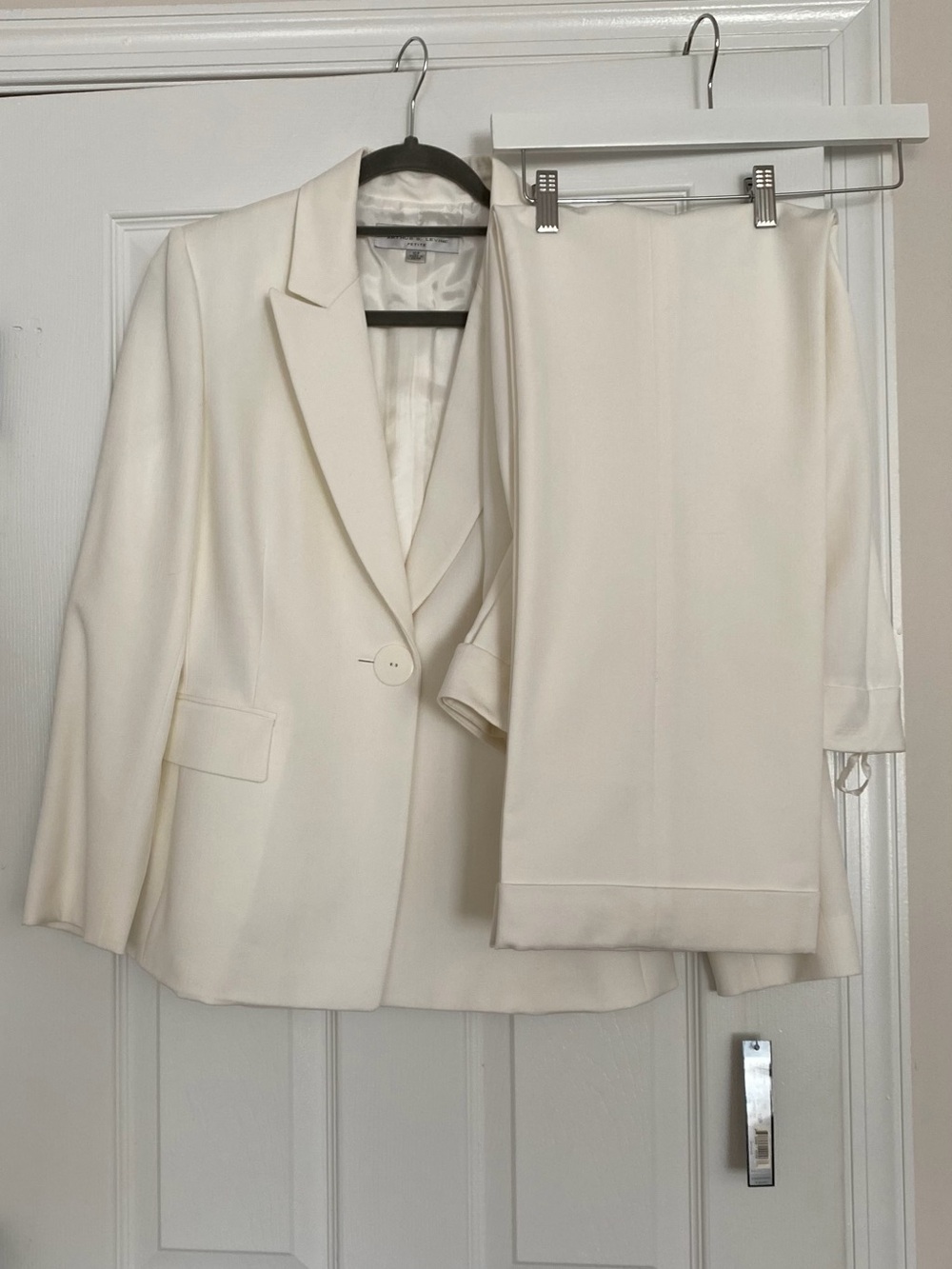 NWT Tahari ASL White Women's Two-Piece Suit Blazer, Cuffed Pant Suit Size 10 P